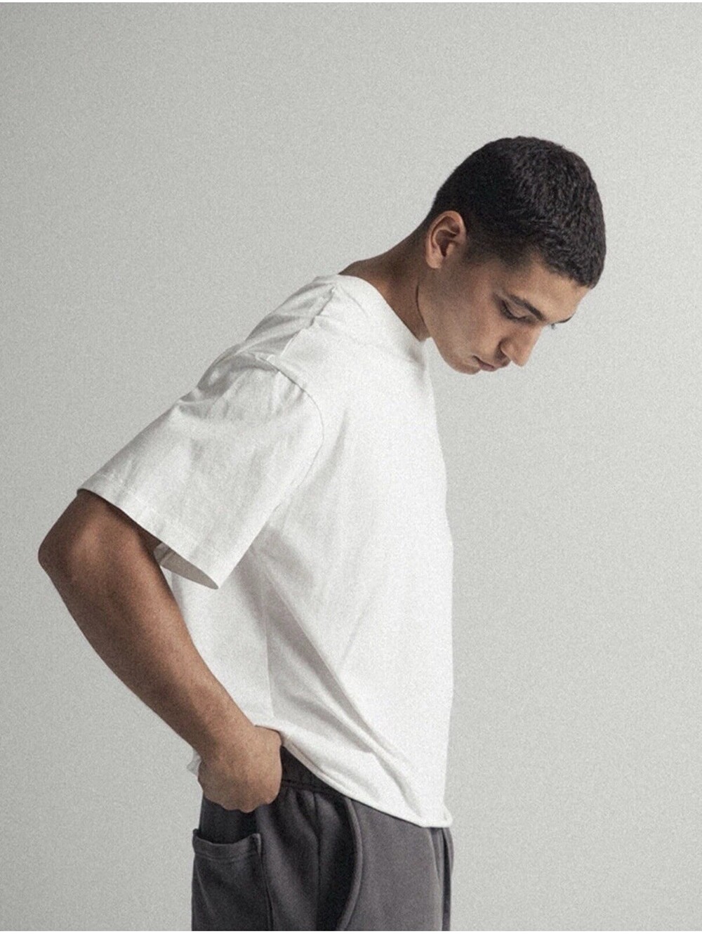 Elwood T Shirt Men’s XXL Oversized Crop Core Tee White Distressed Essential